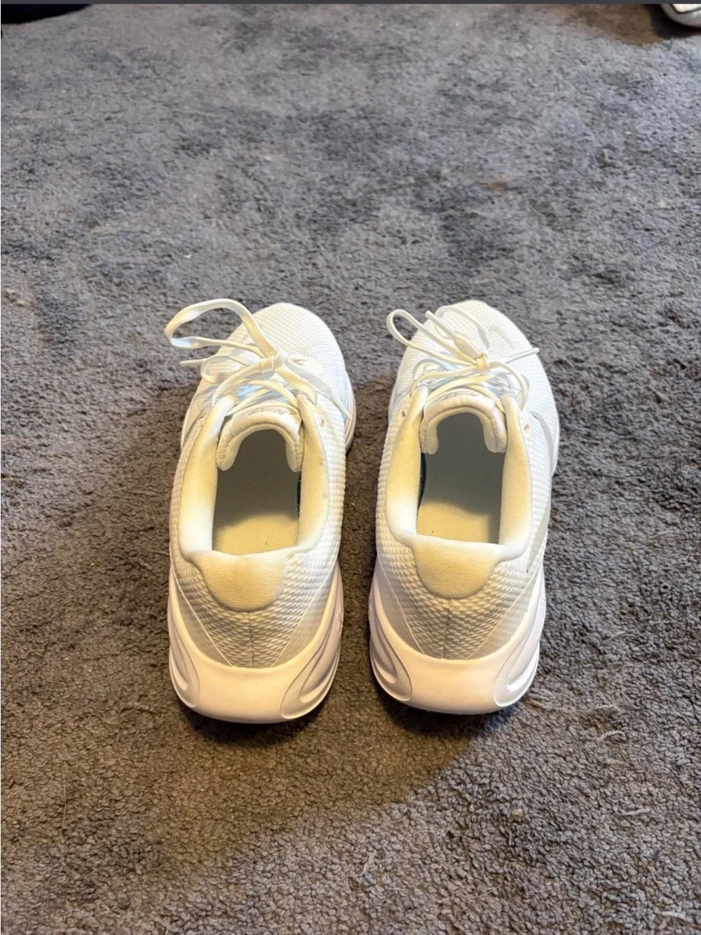 Nike Revolution 8 White Low-Top Mesh Sneakers Size 9